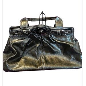 Authentic COACH fun shiny green roomy handbag with lavender lining EUC